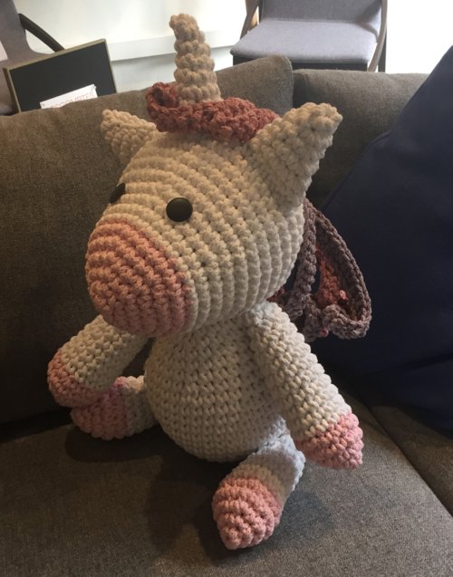 Unicornio amigurumi XL Designers in-home. Muebles de diseño y decoración, accesorios para el hogar. Encuentra estilo en tu tienda de decoración