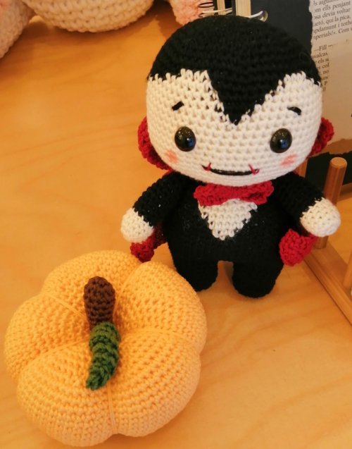 Vampiro de crochet Designers in-home. Muebles de diseño y decoración, accesorios para el hogar. Encuentra estilo en tu tienda de decoración