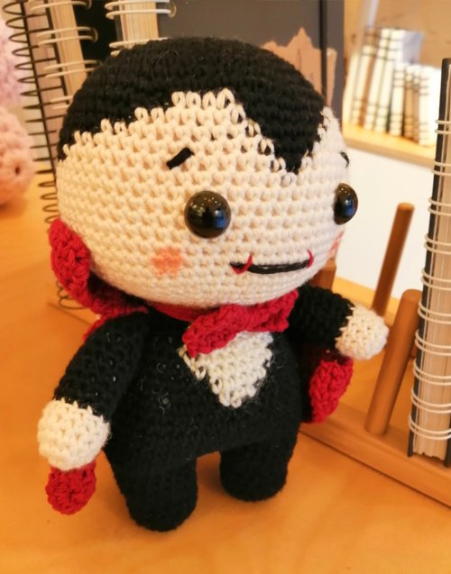 Vampiro de crochet Designers in-home. Muebles de diseño y decoración, accesorios para el hogar. Encuentra estilo en tu tienda de decoración