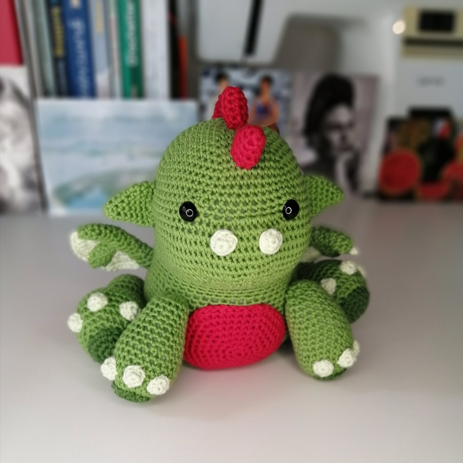 Bebe dragón de ganchillo